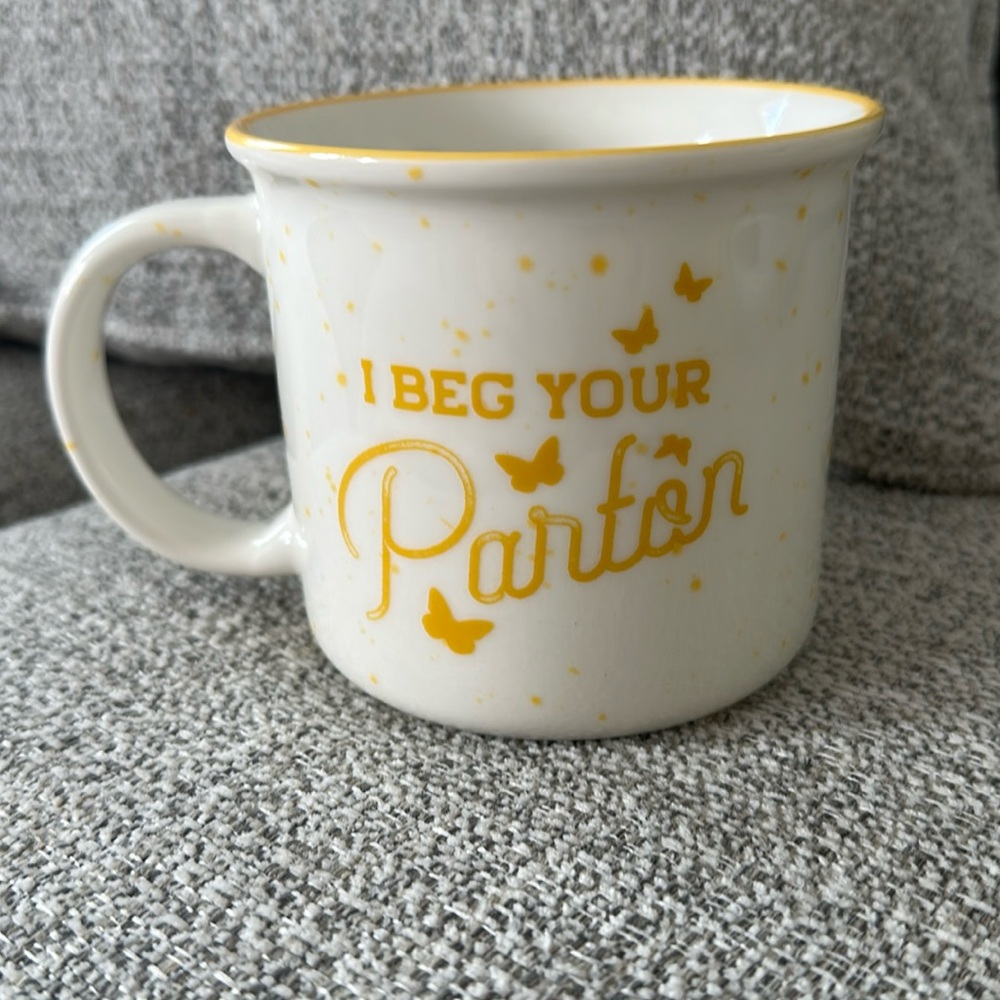 Dolly Parton Mug Coffee Tea “ I Beg Your Parton” New
Yellow